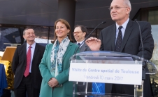 Ségolène Royal, Ministre de l’Environnement, de l’Énergie et de la Mer, chargée des Relations internationales sur le climat, a lancé la mission MicroCarb au Centre Spatial de Toulouse 