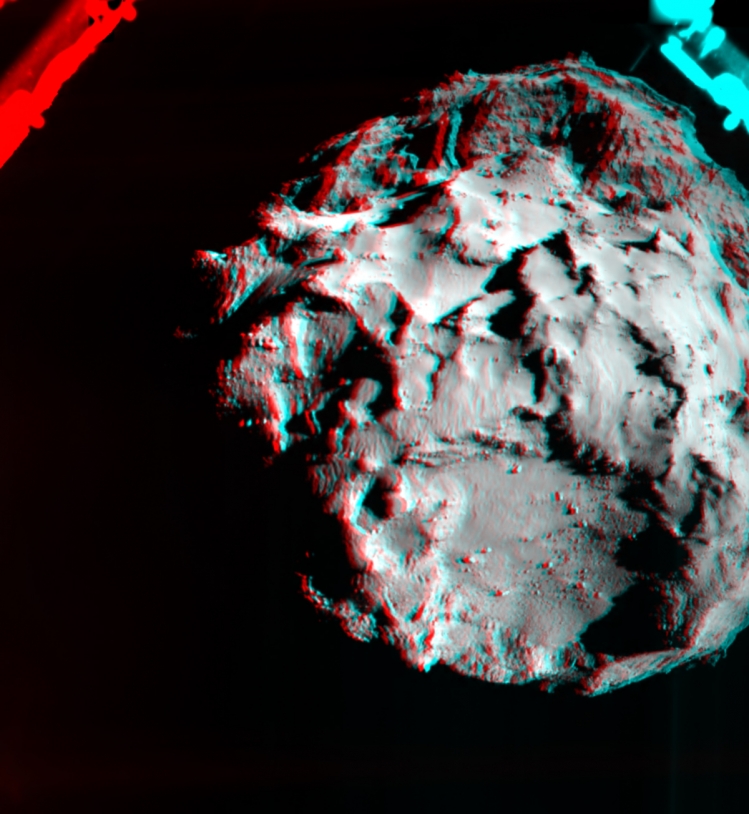 Utilisez des lunettes avec un filtre rouge à gauche et vert ou bleu à droite pour apprécier le relief extraordinaire de cette scène cosmique. Images prises par ROLIS à près de 3 km d’altitude le 12 novembre 2014. Crédits : ESA/Rosetta/Philae/...